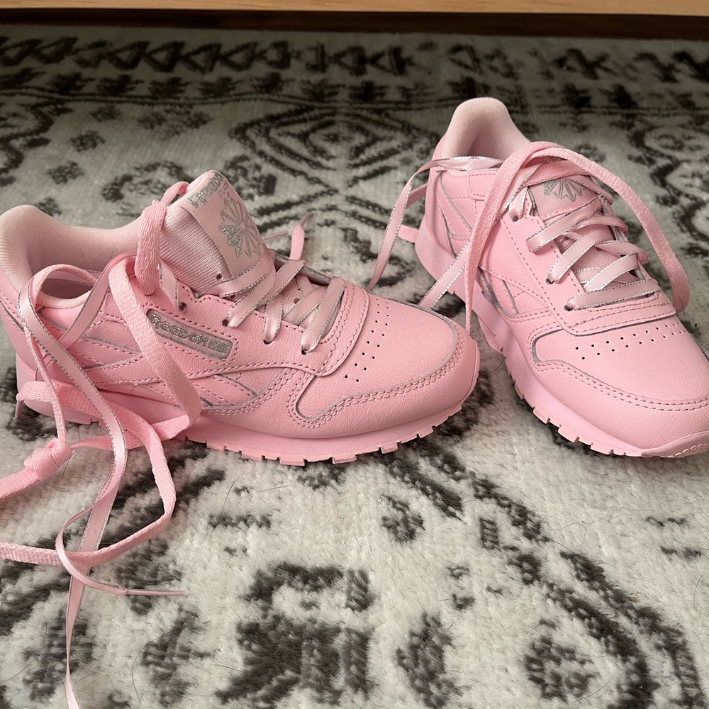 Girls Brand New Reebok sneakers in pink